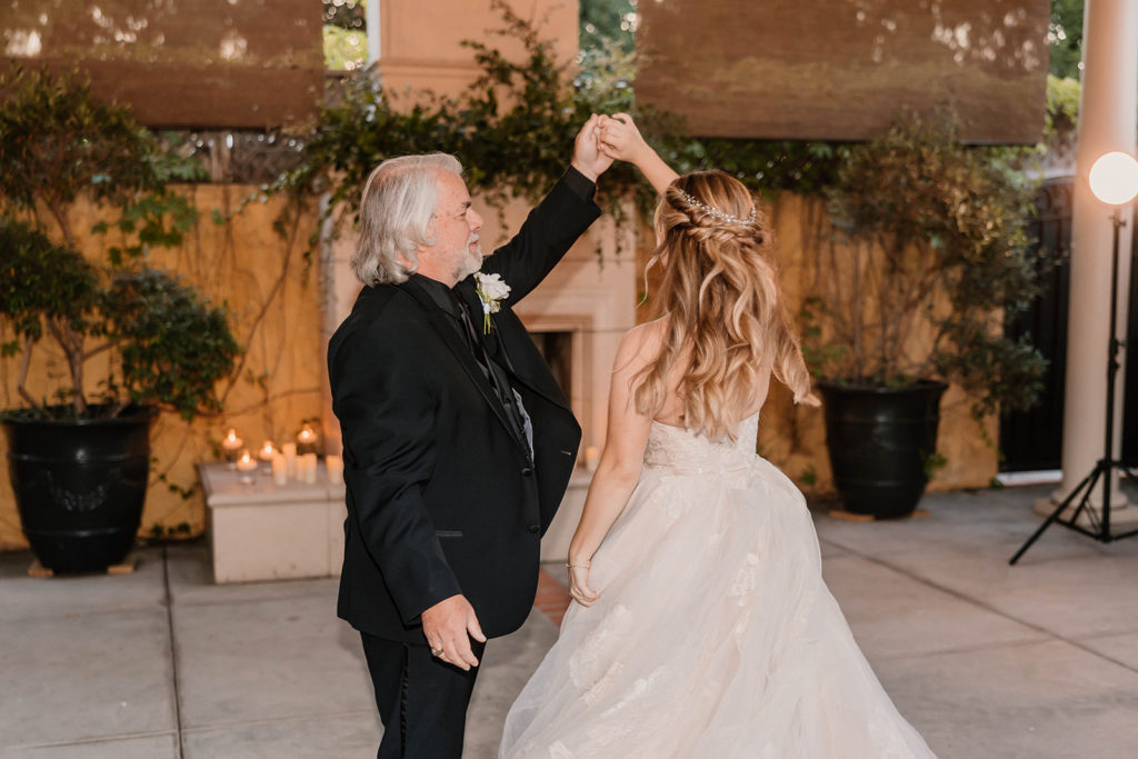 bride and fathers furst dance