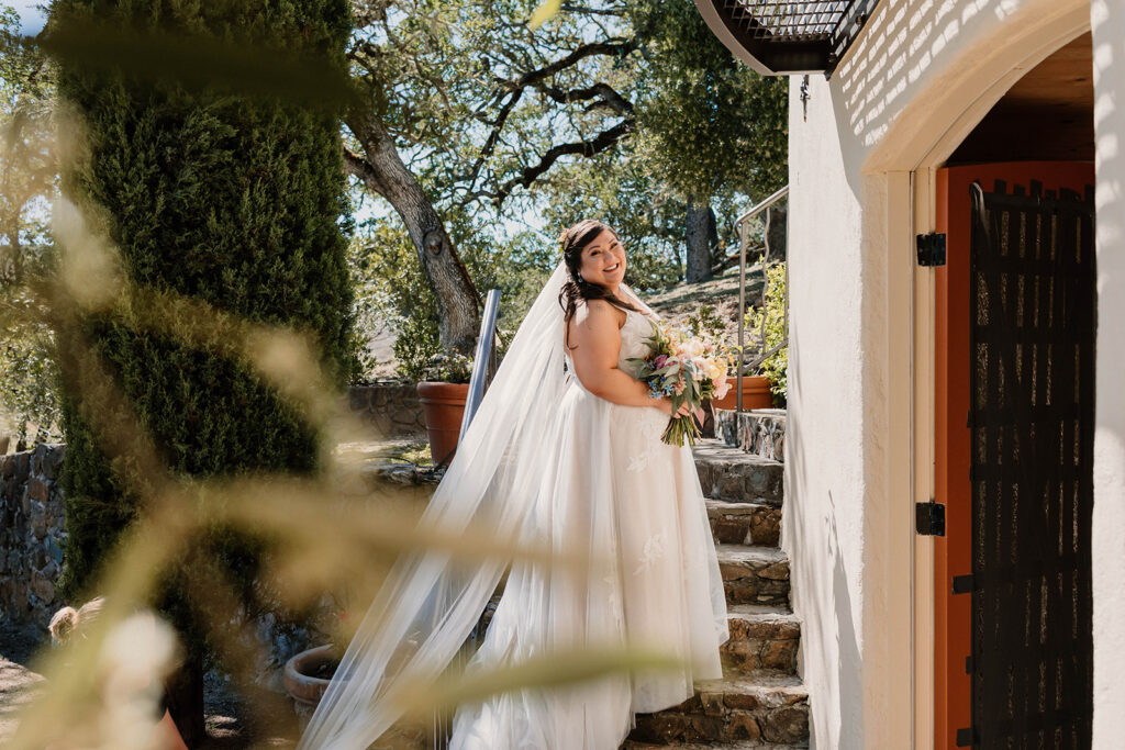 Brides portraits at Saracina Vineyards in California Mendocino County