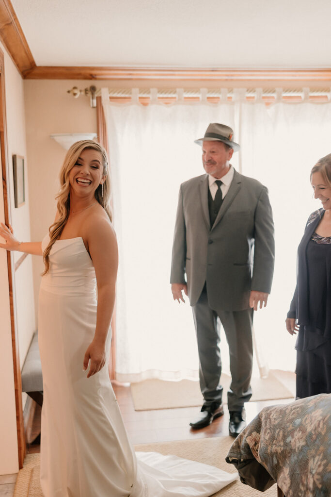 Brides first looks with her parents