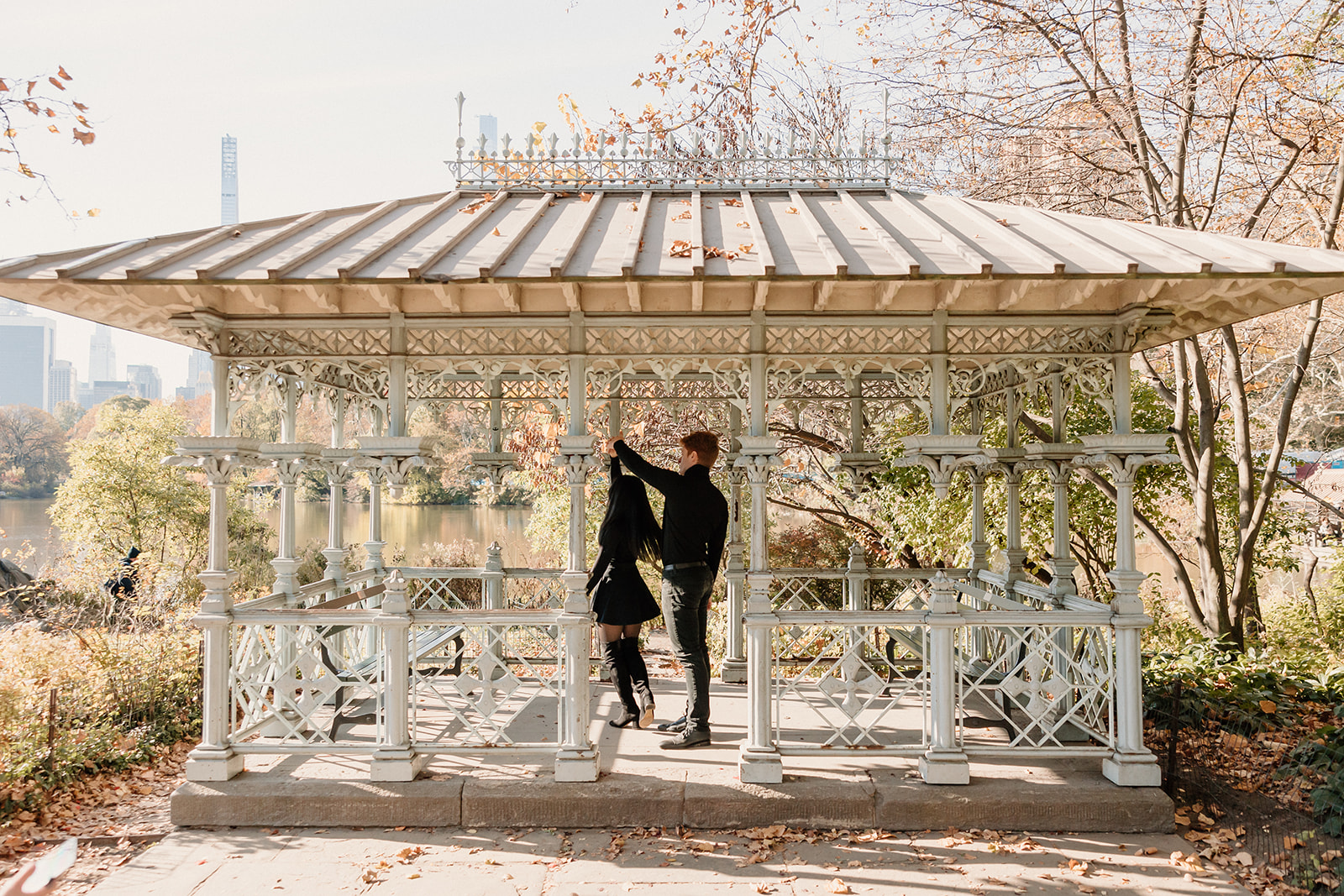 Couple New York engagement photos in Central Park