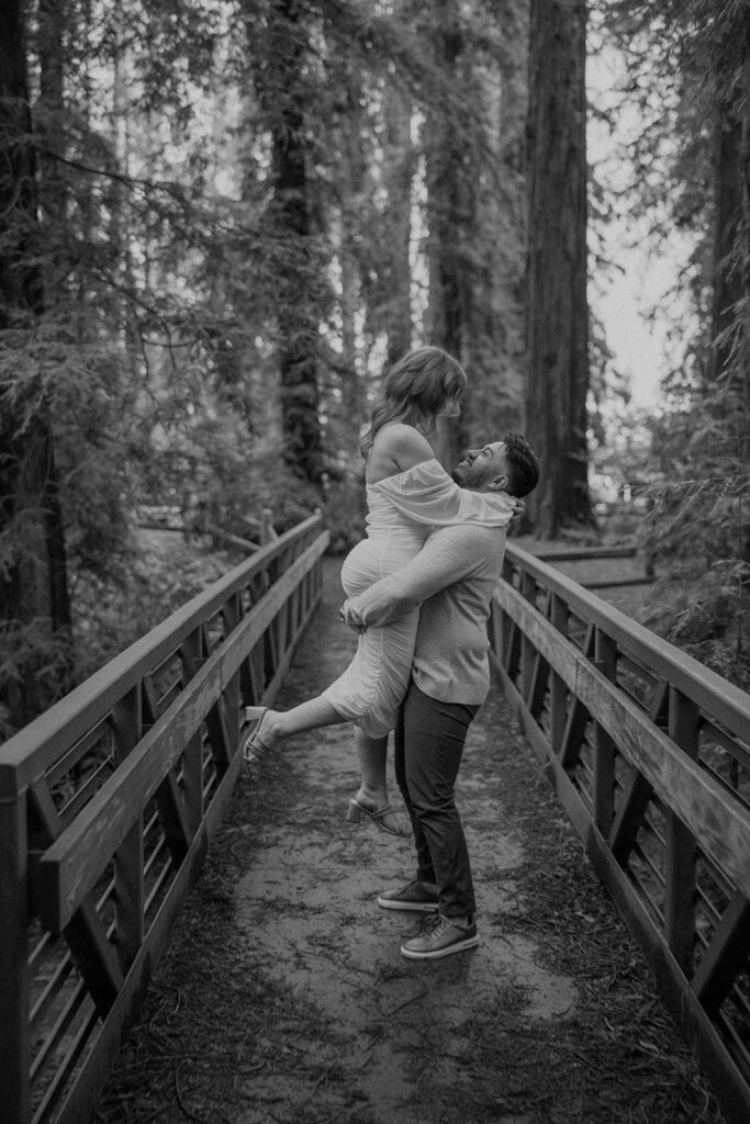 black and white loving couples photos in redwoods forest