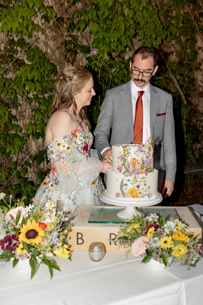 cake cutting photos