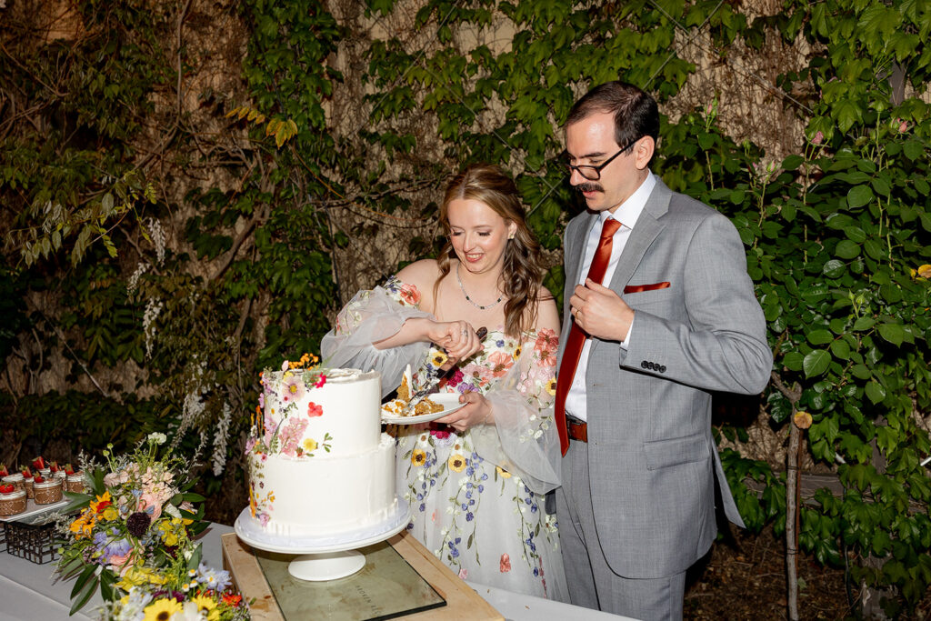 cake cutting photos