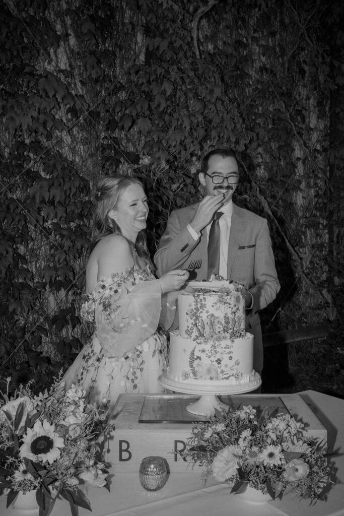 cake cutting photos