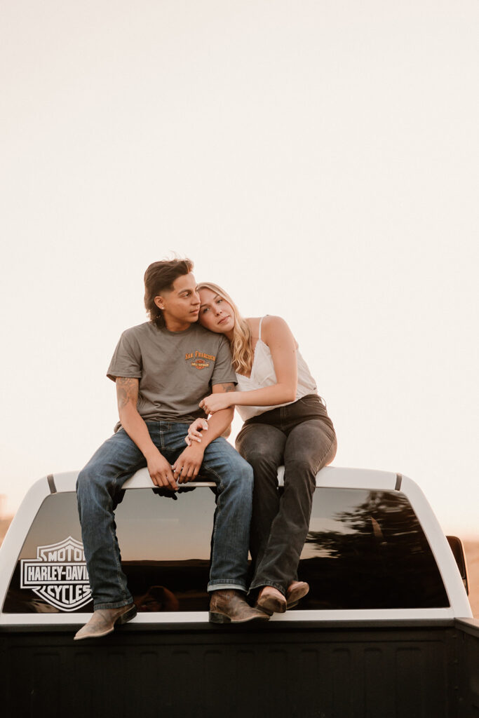 couple posing for engagement photos
