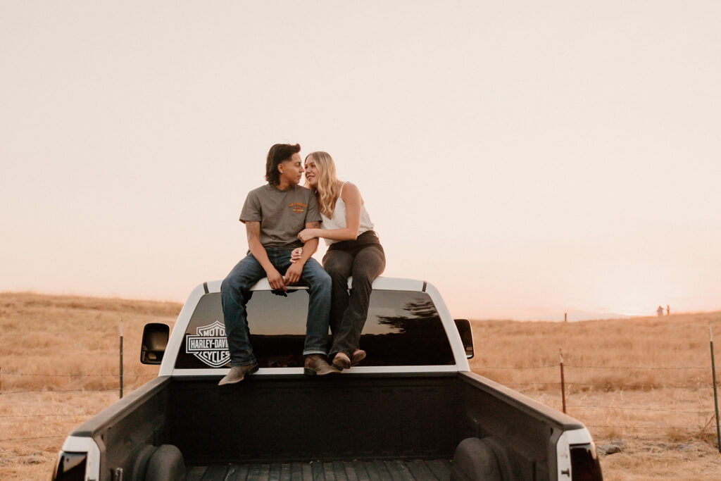 couple posing for engagement photos
