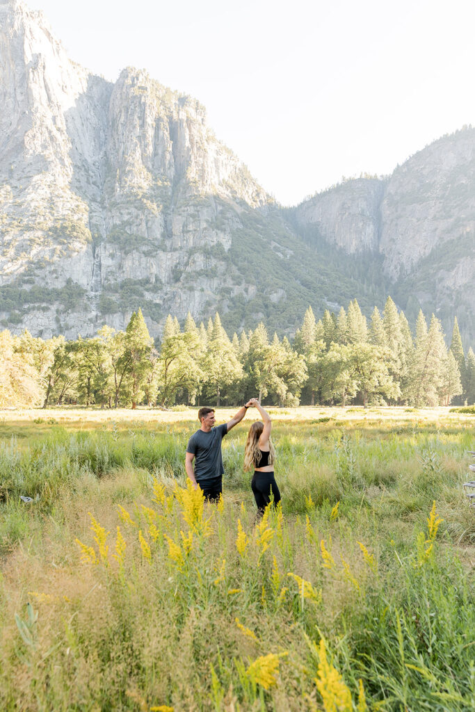 an engagement photoshoot outdoors in yosemite