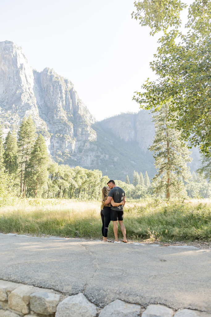 an engagement photoshoot outdoors in yosemite
