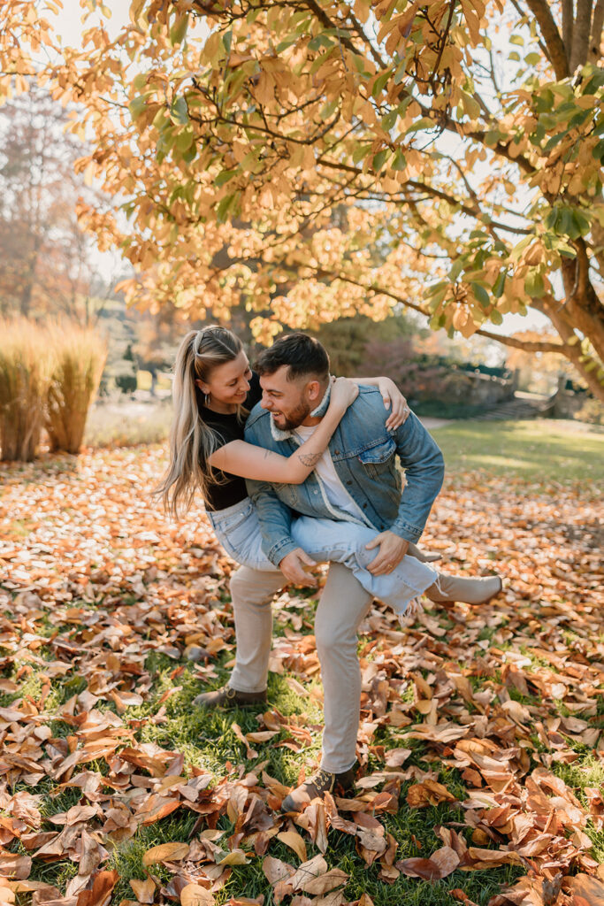 an engagement photoshoot outdoors
