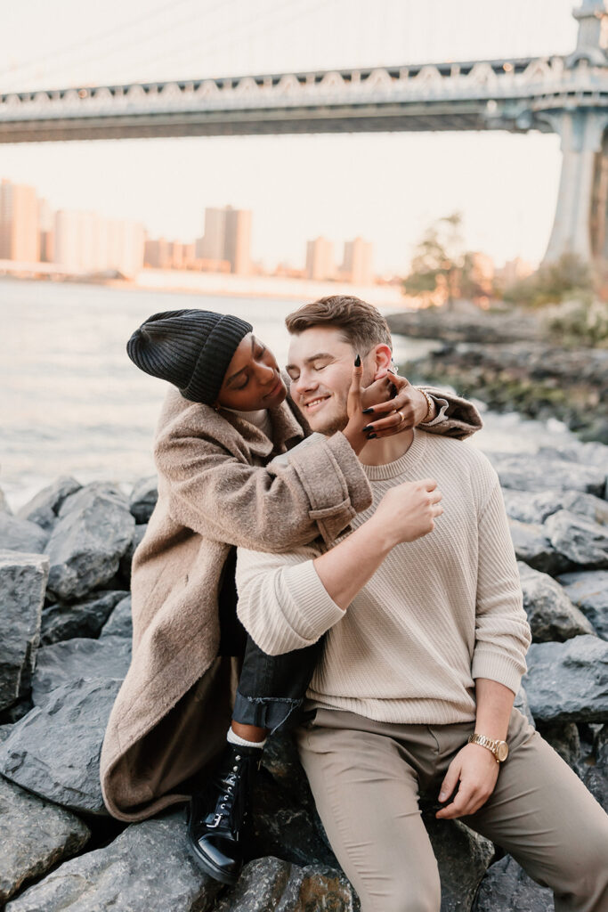 couple taking photos on the brooklyn bridge
